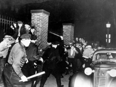 Strikers confronting police